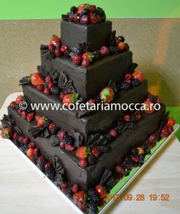 tort de nunta din ciocolata