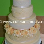 tort de mireasa cu flori oradea