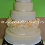 tort de mireasa cu flori oradea