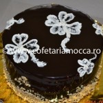tort sacher cu flori oradea