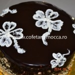 tort sacher cu flori oradea
