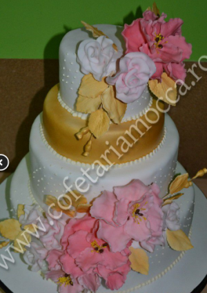 Tort de mireasa cu flori oradea