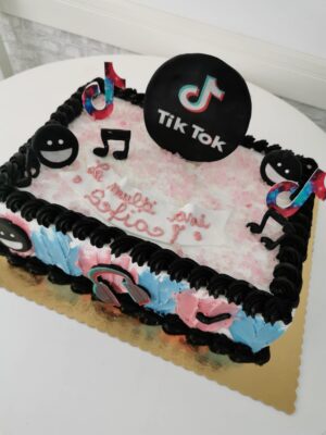 Tort TikTok cu Crema