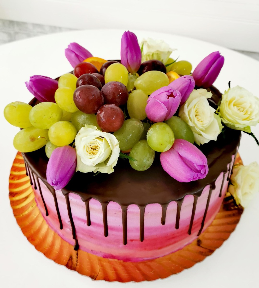 A sosoit primavara
#colorfulflowercake